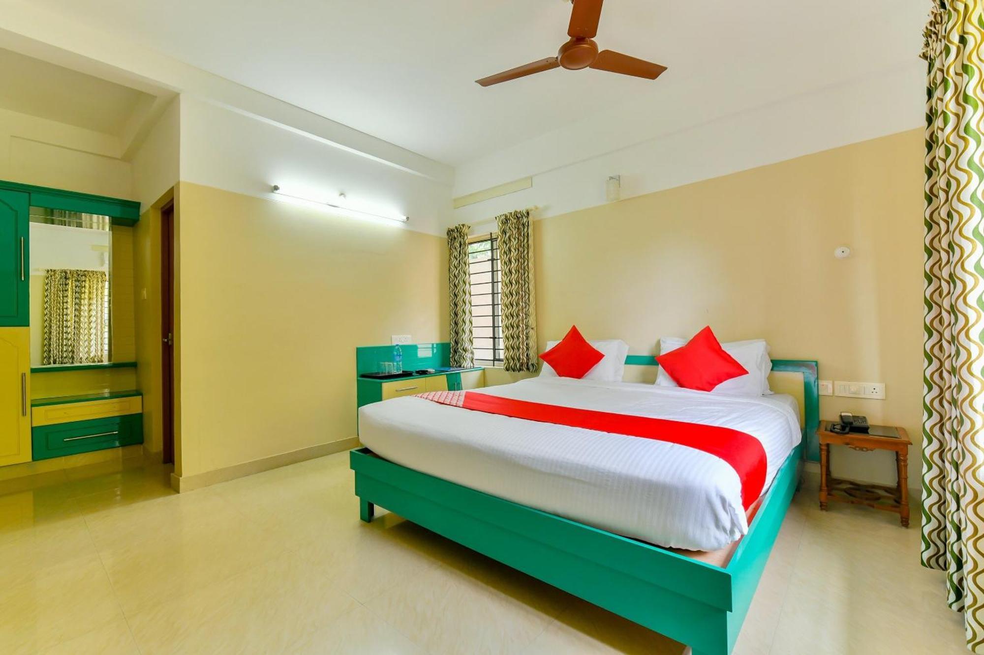 Oyo Flagship Uthradam Towers Hotel Thiruvananthapuram Exterior photo