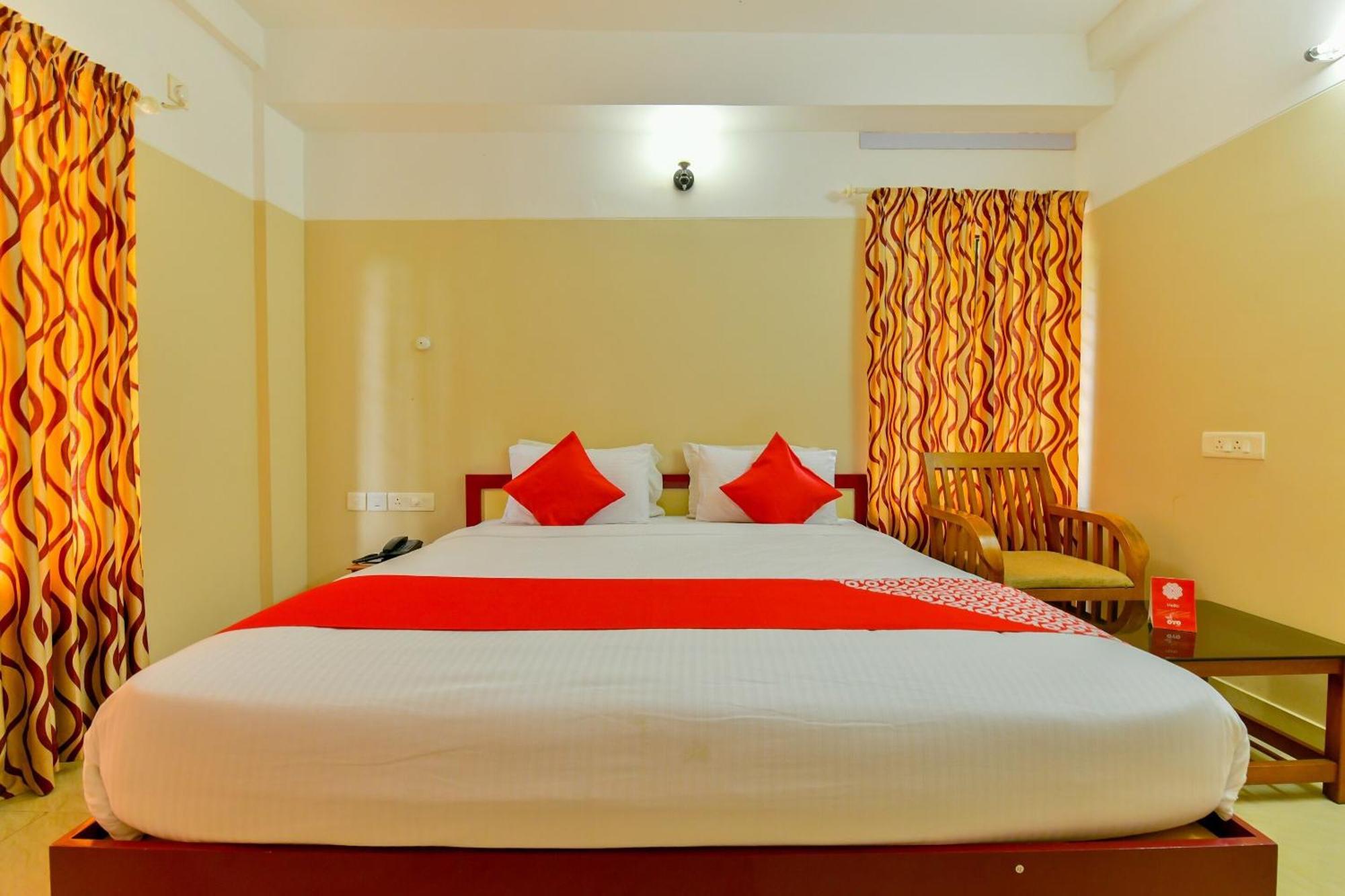 Oyo Flagship Uthradam Towers Hotel Thiruvananthapuram Exterior photo