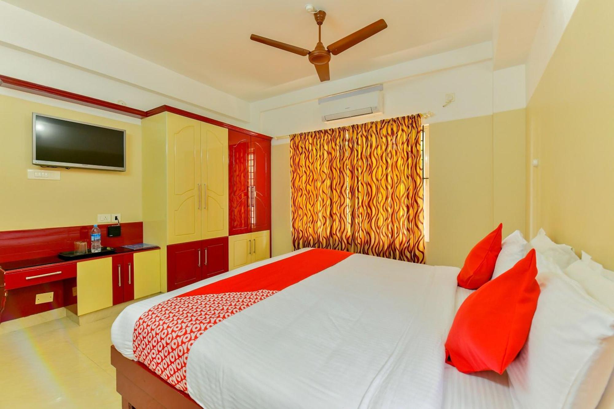 Oyo Flagship Uthradam Towers Hotel Thiruvananthapuram Exterior photo